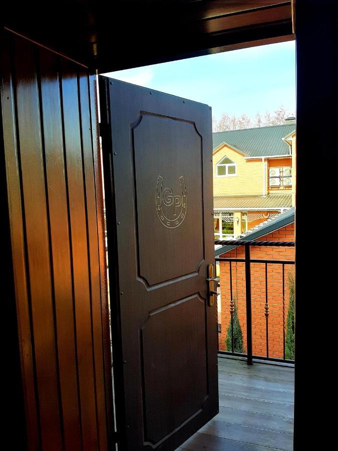 Заміський Комплекс Grand Prix Tsyurupynsk Exterior foto